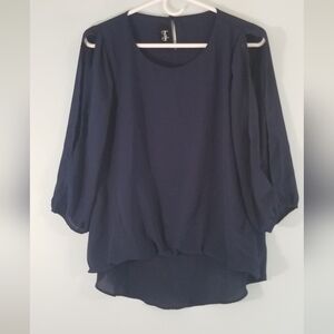 By & By Blouse. Flattering Arm Slits & Rouched Midline. Gathered Sleeves. Size S
